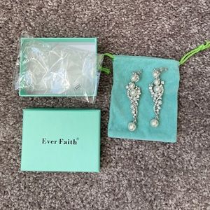 New Silver Rhinestone Dangle Earrings